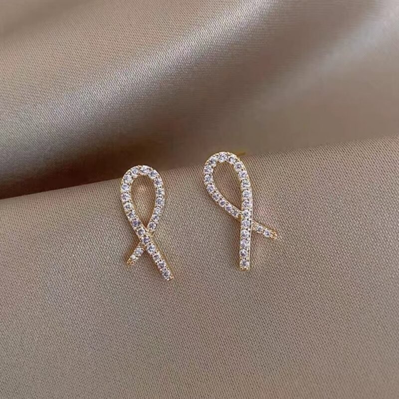 Boucles d’Oreilles Clous Croix – Argent 925, Finition Or Blanc – Style Coréen Minimaliste – Image 3