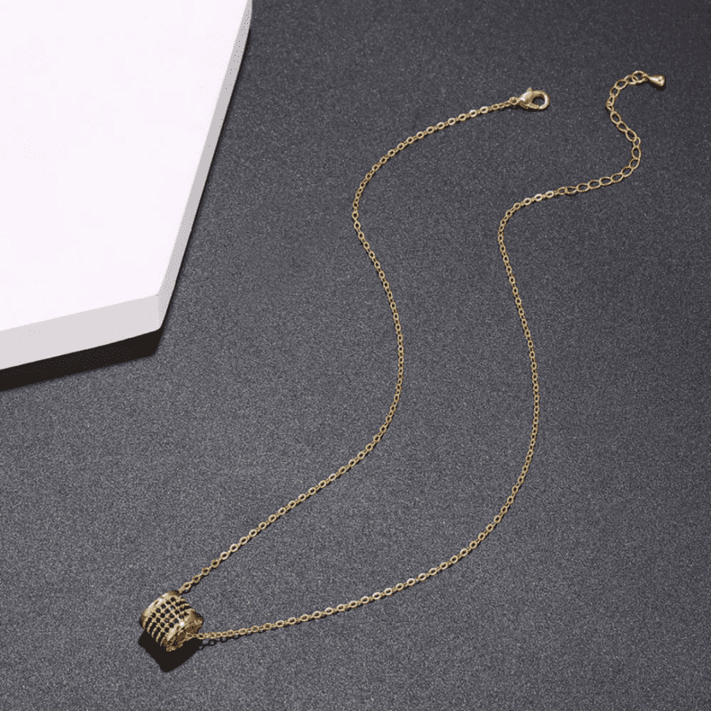 Collier Élégance Noir – Fait Main & Plaqué Or 18K – Image 3