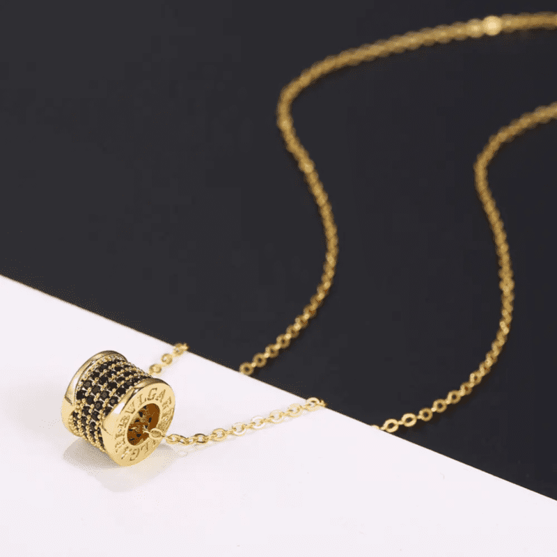 Collier Élégance Noir – Fait Main & Plaqué Or 18K – Image 4